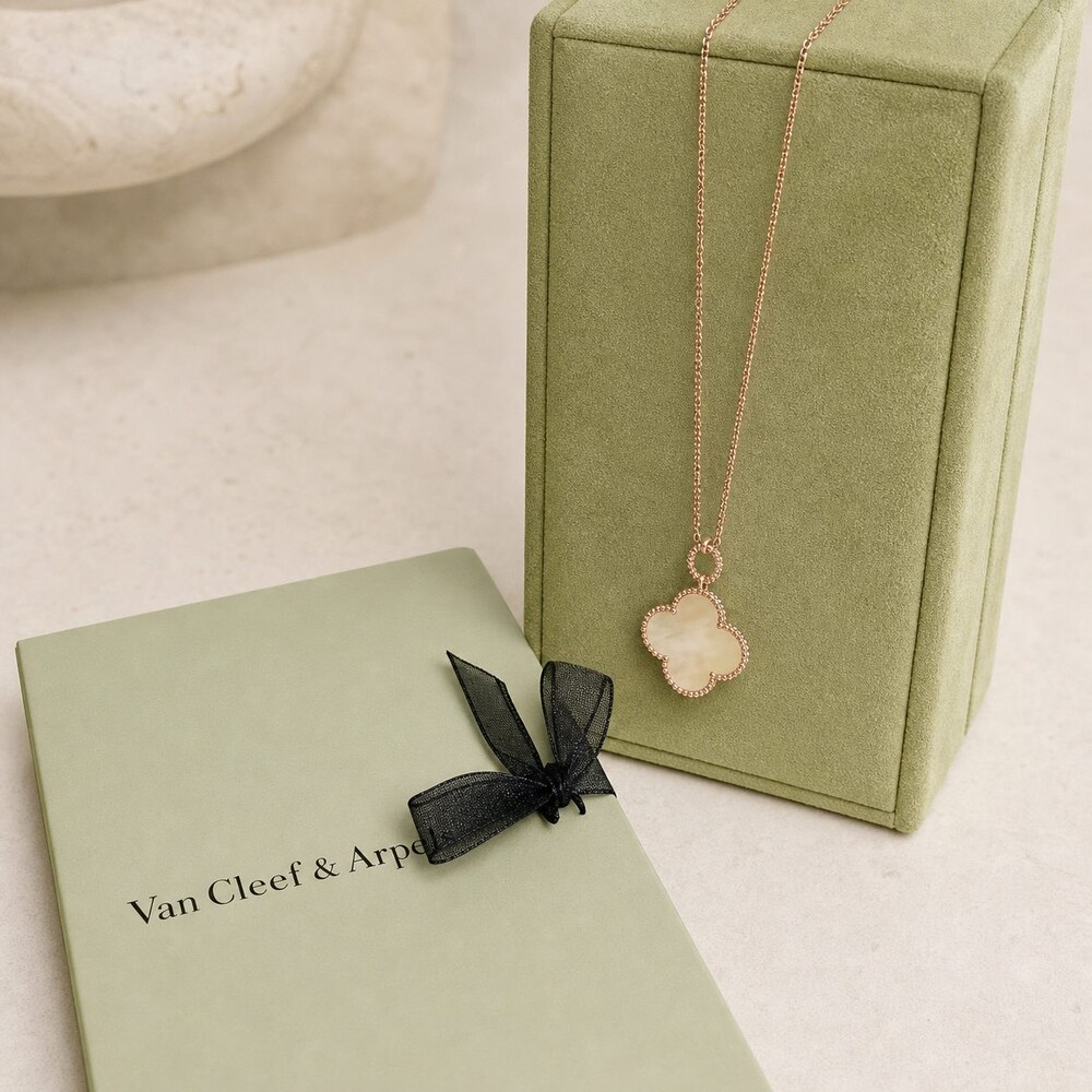 Van Cleef & Arpels Elegant Signature Necklace Style 8 | New with Box - Picture 5 of 9